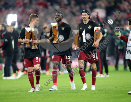23.04.2022, FC Bayern Muenchen - Borussia Dortmund, Feier nach dem Spiel

Hier nur Vorschaubilder !