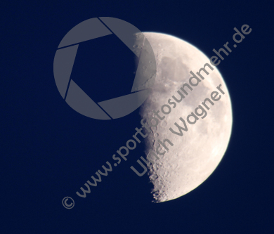 Nachtaufnahmen,Mond

Foto: Ulrich Wagner

